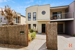 Shearwater Home Close to Beach